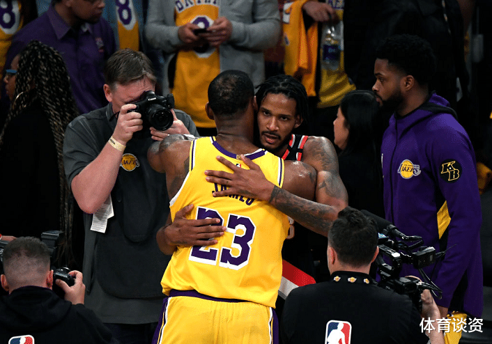 特雷沃·阿里扎|白拿2500万!连续12场缺席消失不见,比欧文还会玩,湖人别等他了