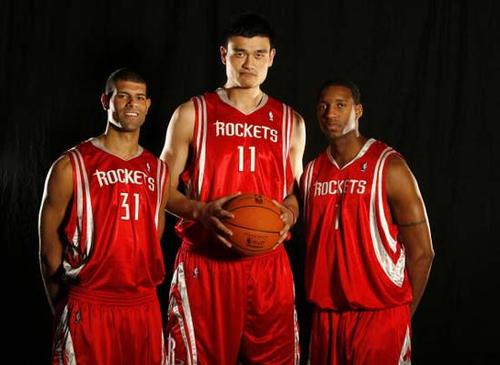 火箭队|火箭当年22连胜期间,麦迪场均22分6.1助攻,其他队友表现如何?