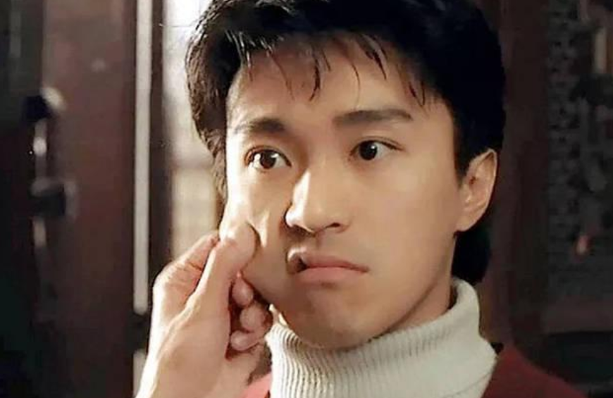 周星驰|40多年前周星驰骑车撞倒他，两人竟是同年同月生，如今都成为巨星