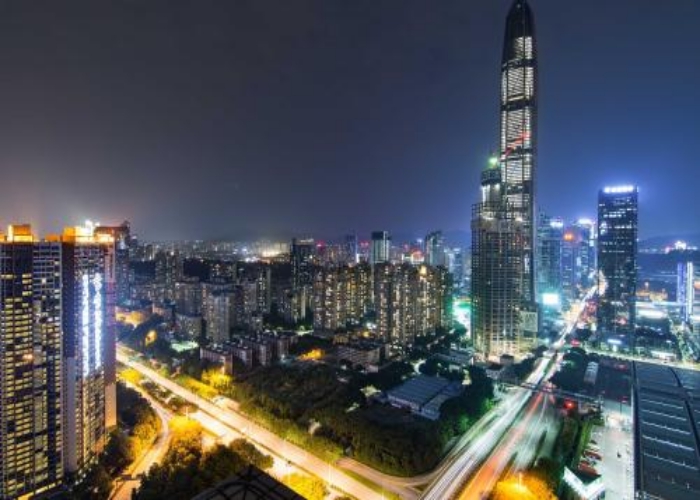 美国@美国人坦言：中国人不可怕，可怕的是你没见过凌晨两点的深圳