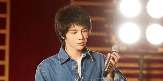 「华晨宇」华晨宇夺冠引争议，被批《歌手》剧本，华语乐坛只姓华