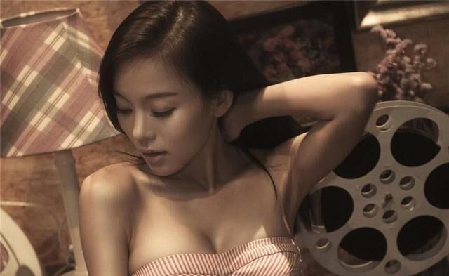 电影|《一路向西》中的两大“性感女神”，一个成功逆袭变女王，一个却沦为路人