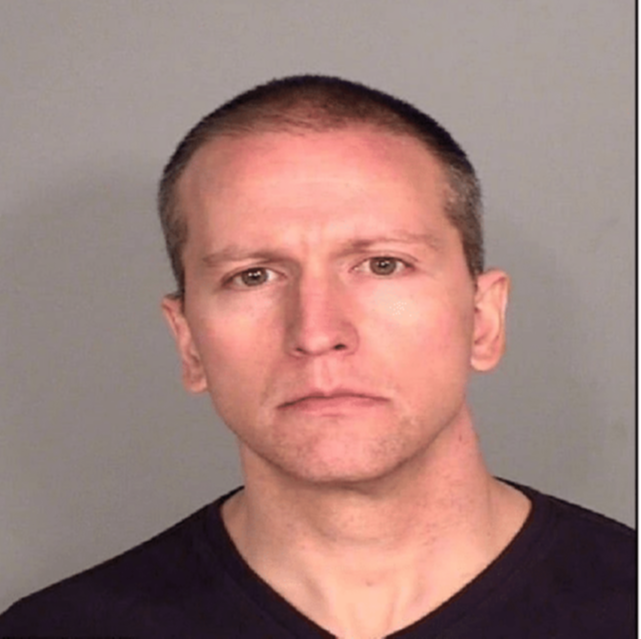 美国▲跪杀黑人警察在狱中遭群殴，狱警每15分钟查牢房，白宫下令紧急转移