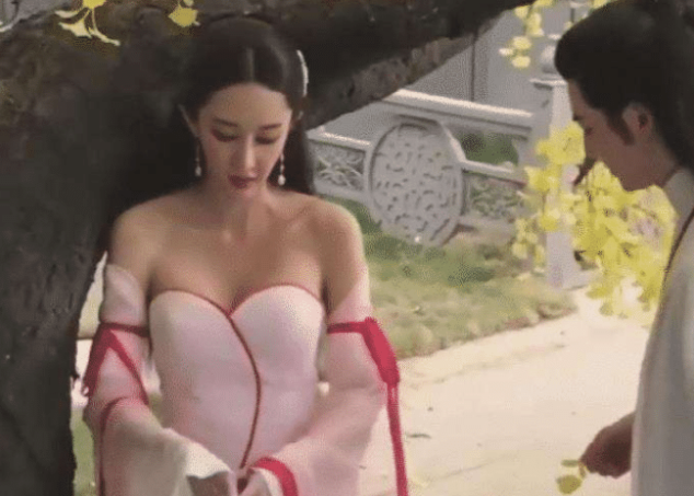 娱乐圈|她被称为“烂片女王”，出道十多年不温不火，如今却在抖音里走爆红了