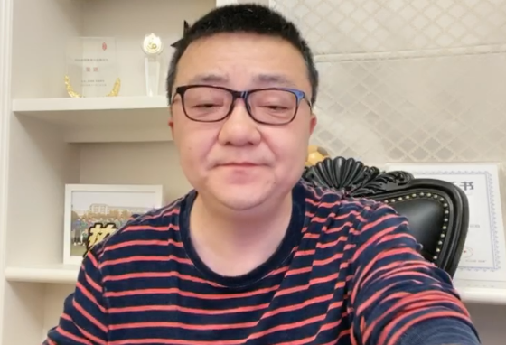 『董路』董路称给天才足球小将联系恒大，恒大同意签约，但违约金一个亿