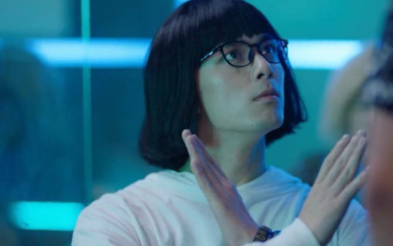 鹿晗|30岁的鹿晗，终于没有了流量