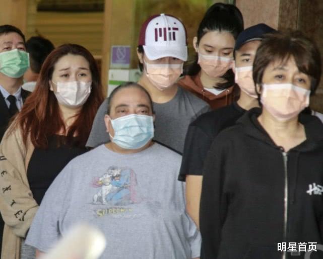 『赌王』98岁赌王安详离世！ 家族长相最一般女儿现身，穿休闲装认不出