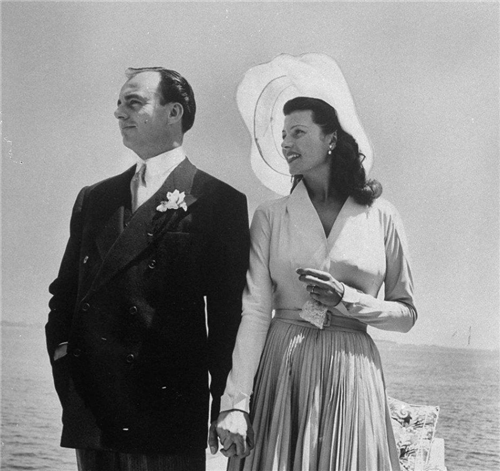 艾威|第一位嫁王子的好莱坞女星,以为豪门光鲜亮丽,却成多人相扑运动