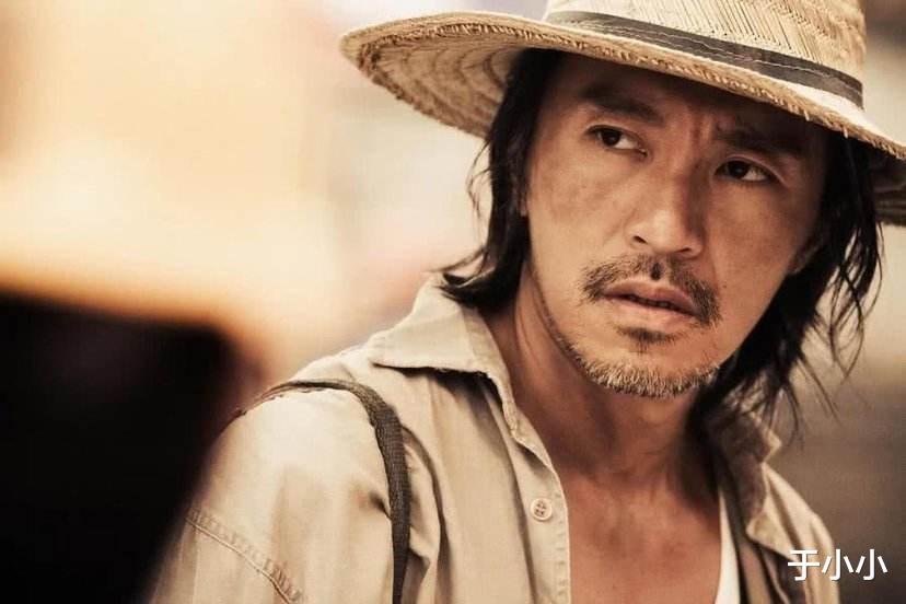 「周星驰」为了8000万和星爷决裂,讽刺星爷不懂电影,如今下场“凄惨”