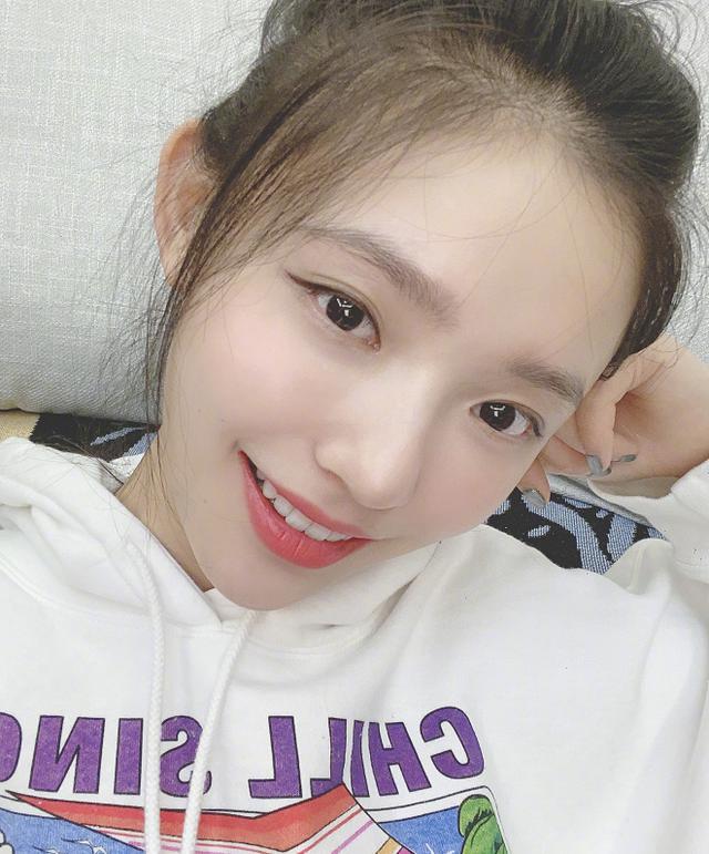 『美甲』林允的“水泥美甲”火了，看起来很邋遢，却成了精致女孩的最爱