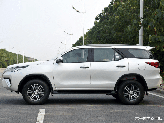 丰田普拉多|丰田再出“王炸”！比普拉多漂亮10倍，2.7T柴油动力，出了名的难开坏