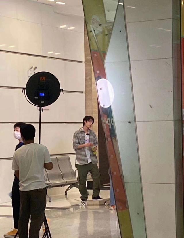 【王一博】王一博新剧杀青,迫不及待录《快乐大本营》,没有录《天天向上》