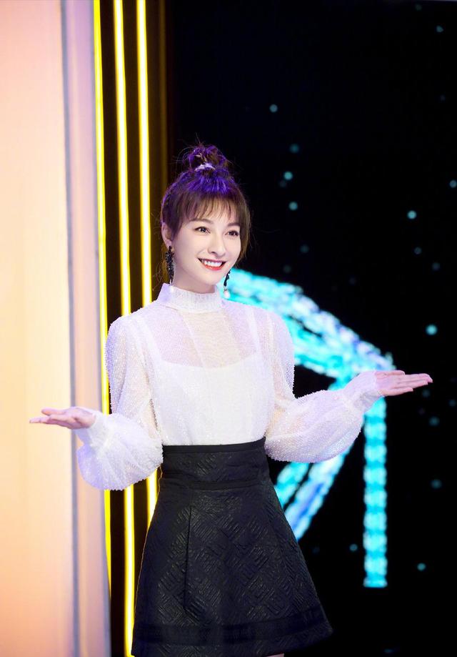 #姐姐#吴昕扮嫩成功，紫色套装配双马尾清爽又减龄，这位姐姐真的很靓