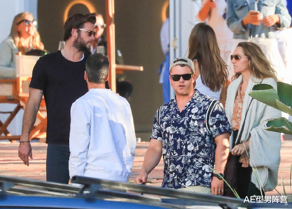 【克里斯·海姆斯沃斯】“锤家三兄弟”同框出境！锤哥呆萌、锤弟酷帅，锤大哥气场爆表哇