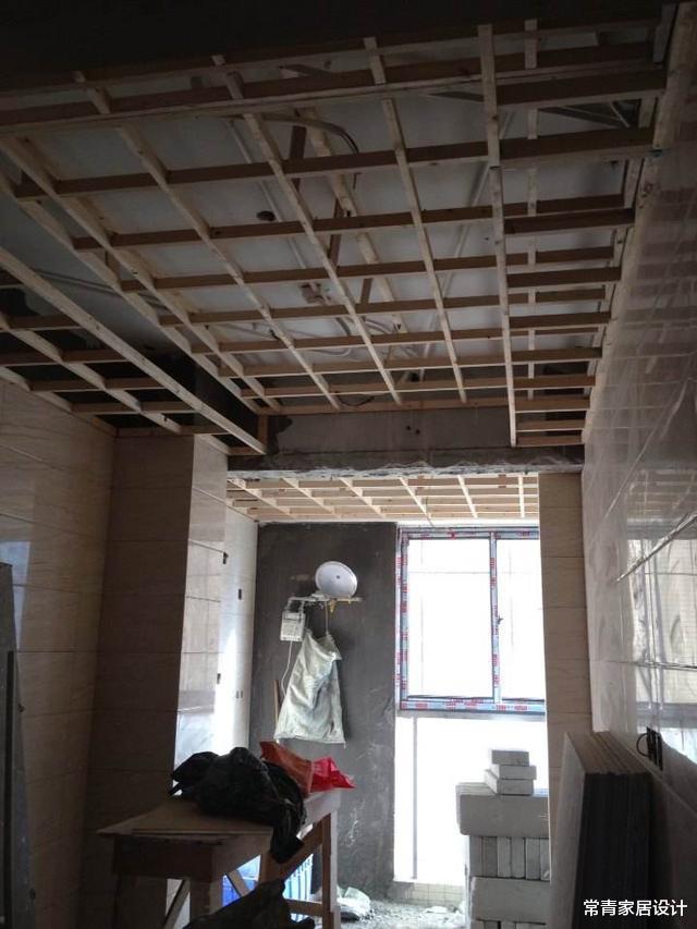 |厨房吊顶，石膏板和铝扣板用哪个？我家没选对变\掉顶\，又得重装