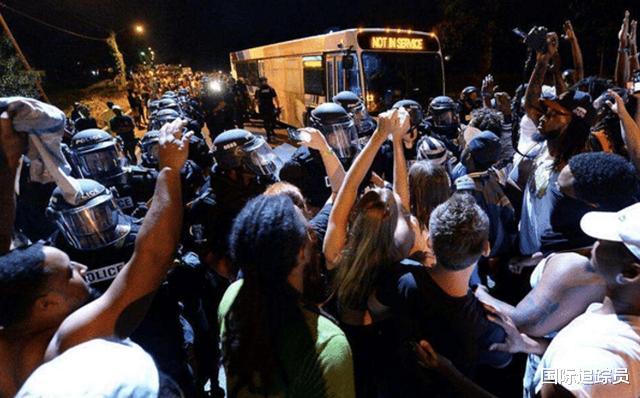 「美国」不到24小时2大噩耗传来，体坛巨星遭枪击身亡，特朗普坐不住了