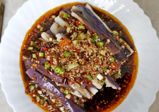 [凉拌茄子]天热，多吃这瘦身菜，美味可口，软化血管不堵塞，体重悄悄2位数