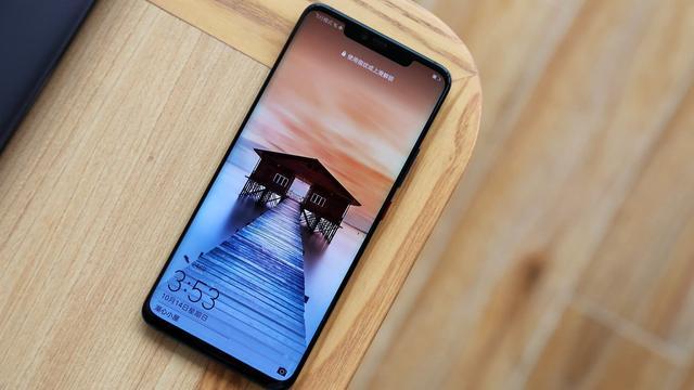 『曲面屏』曲面屏是华为手机一大败笔?确实缺点很多,但华为为何钟爱呢?
