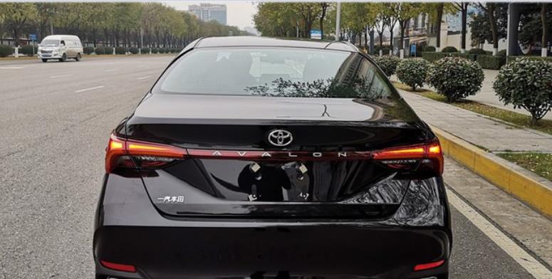 『丰田』落地26万提辆丰田亚洲龙,开了8400公里后,车主终于说了句真心话