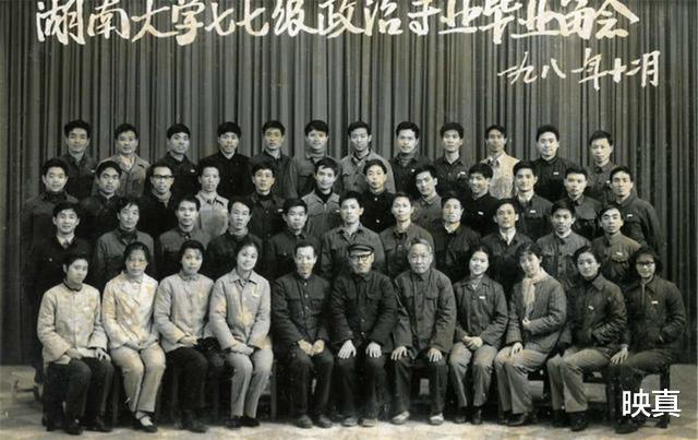 汶川地震▲12年前，汶川地震中为救学生牺牲的谭千秋，女儿北大毕业又上哈佛