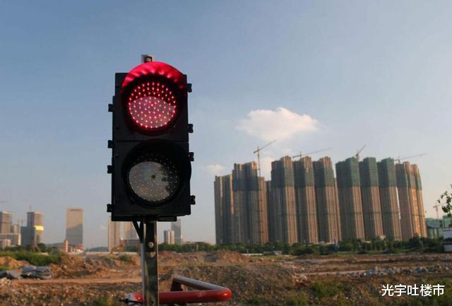 『贾玲』万科也养猪了,比卖房有多赚钱?地产大哥们早在做,透露啥信号?