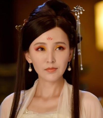 岳丽娜|19岁与导演私奔，在6平米地下室连生3胎，后被丈夫用7部剧捧红