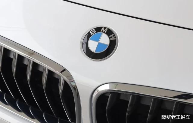 奥迪Q3|又一豪车扛不住了！自带8个宝马车标，廉价入华跌至18万，要啥奥迪Q3？