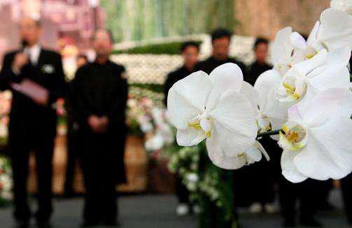 时间要闻|目击者回忆内蒙古3死2伤案现场：有个人都快上车了，被拽住衣服