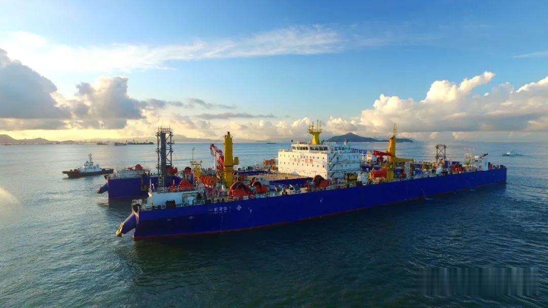 人工岛|8万吨“巨无霸”在海底完美接了个“吻”！