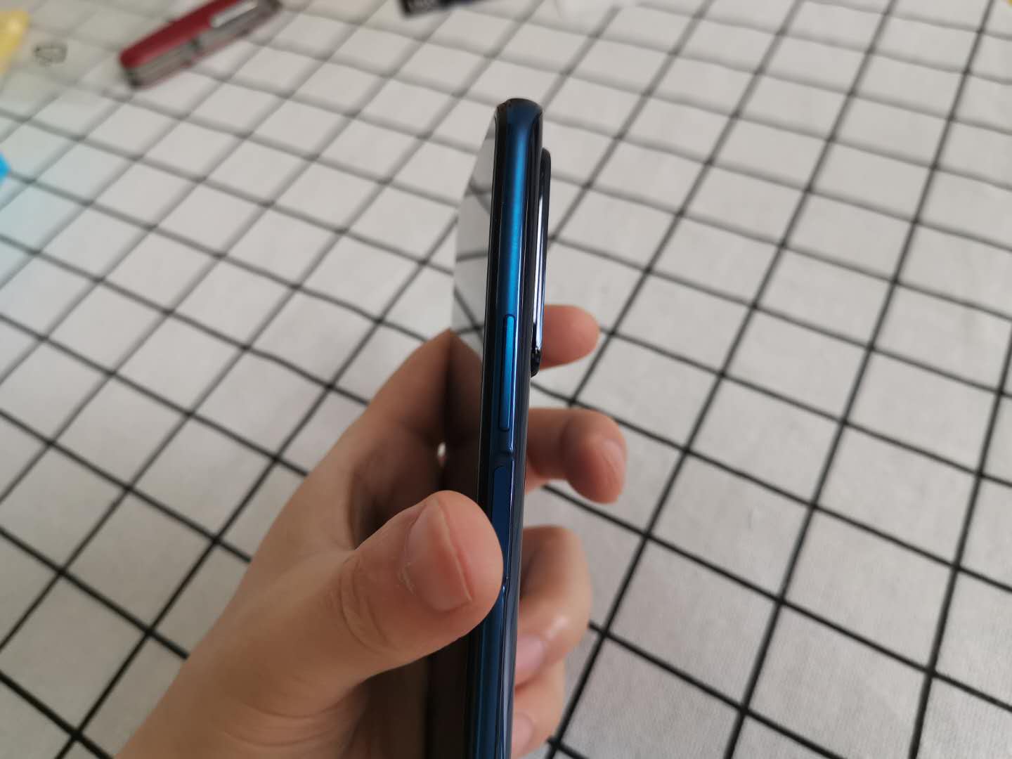 华为荣耀：荣耀X10首批评价出炉，优点很多，唯一缺点也暴露！