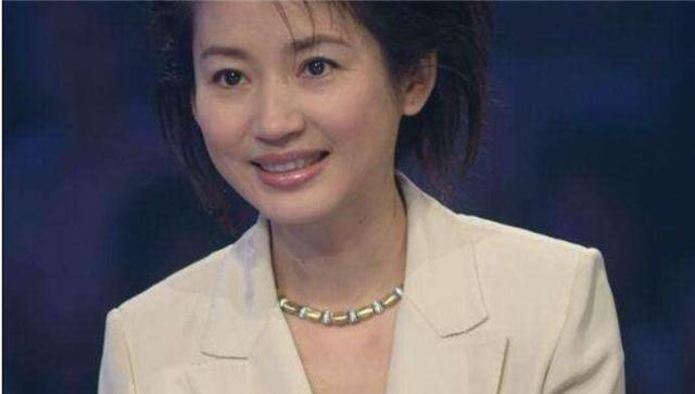 王小丫|央视知名女主持：一婚嫁恩师，二婚嫁委员长，52岁膝下无子仍甜蜜