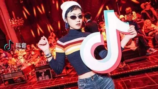 [美团]抖音，未来唯一有可能挑战阿里地位的选手：3个子行业、11精选股