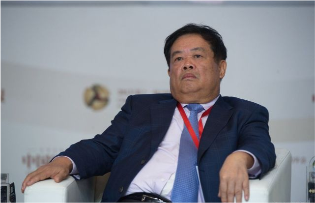 信义玻璃 又一“玻璃大王”诞生!实力不输曹德旺,每年从海外赚回上百亿