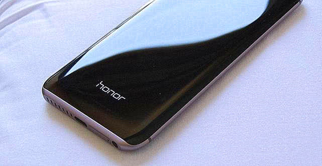 『华为荣耀』荣耀Maigc3曝光：或配备屏下镜头，可惜缺个对手，不然就发布了？