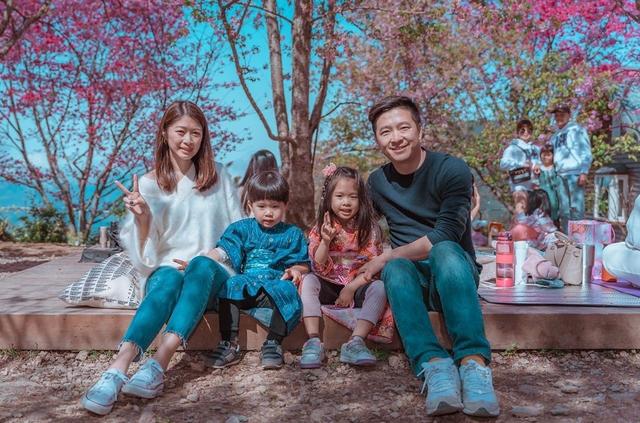 「林志颖」林志颖弟弟全家福曝光，一双儿女萌态十足，妻子爱画画插花有才情