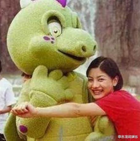 「胡可」26岁入行30岁被黄晓明抛弃，36岁嫁给沙溢，45岁的胡可成最大赢家