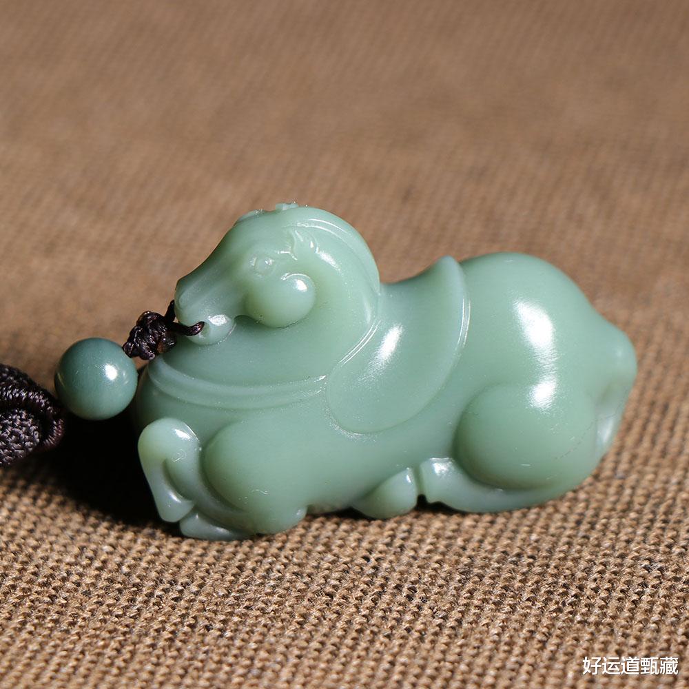 「」和田玉原石和成品雕件你会买哪个？看完就知道了