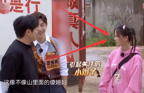 杨超越|小朋友喜欢杨超越戴的发卡，谁注意她的做法？暴露人品