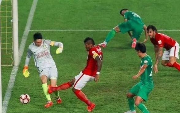 广州恒大:恒大引援头号目标浮出水面!173场零封,广州籍冠军国门自由身