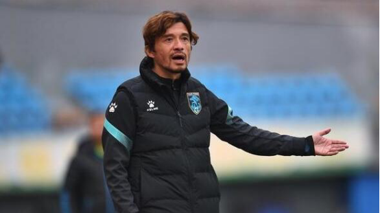 谢晖:上港名宿执教新东家遭遇开门黑,1比2不敌升班马,未来前景不妙