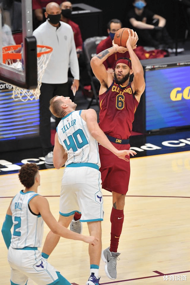 德怀特·霍华德|看走眼！湖人两中锋离队，霍华德5+1成牺牲品，而他14+9+4大爆发