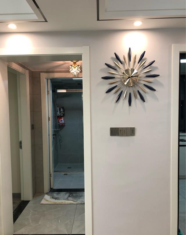 @不到20万的现代轻奢新房,吊灯是关键,忍不住给大家晒晒毕业照!