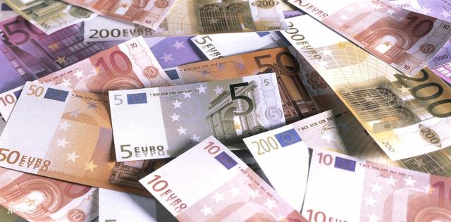 [属牛]4月底，横财滚滚来，钞票满天飞，财运一涨再涨，大富特富3生肖