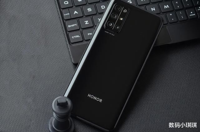 |麒麟820+20倍变焦+40W！128G跌至千元，已是最高性价比千元机