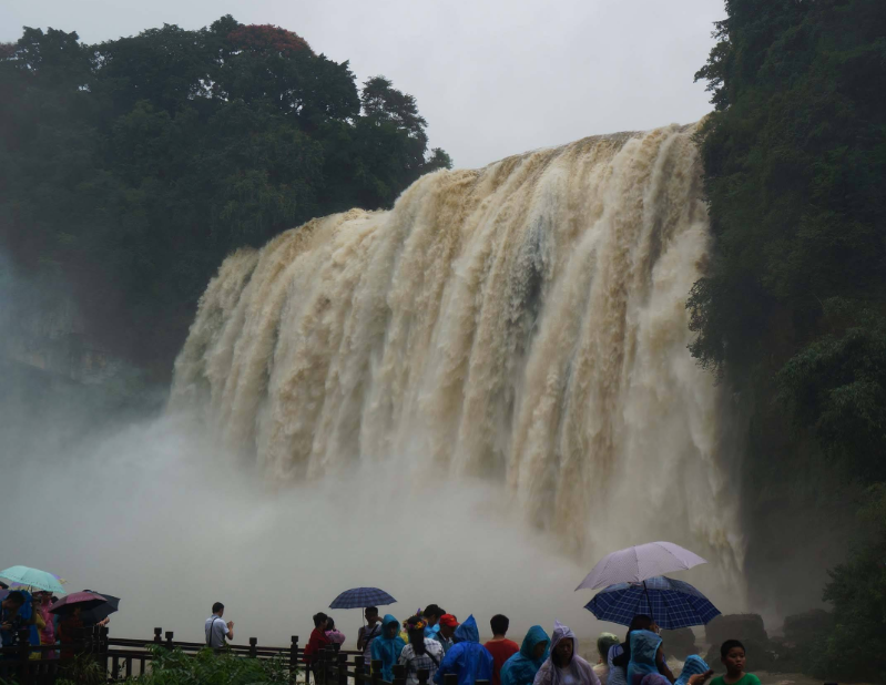 黄果树瀑布：全球最大的瀑布群，已上榜吉尼斯世界纪录，门票竟可玩两天！