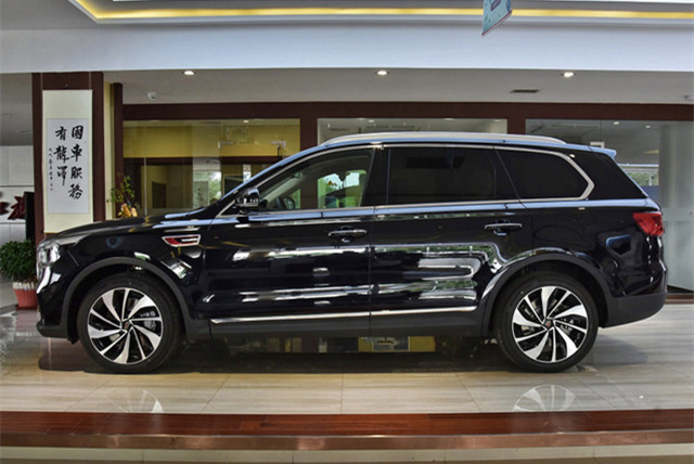 【红旗hs7】终于被国人捧红！它比奥迪Q7霸气，最低配3.0T+四驱还带10气囊