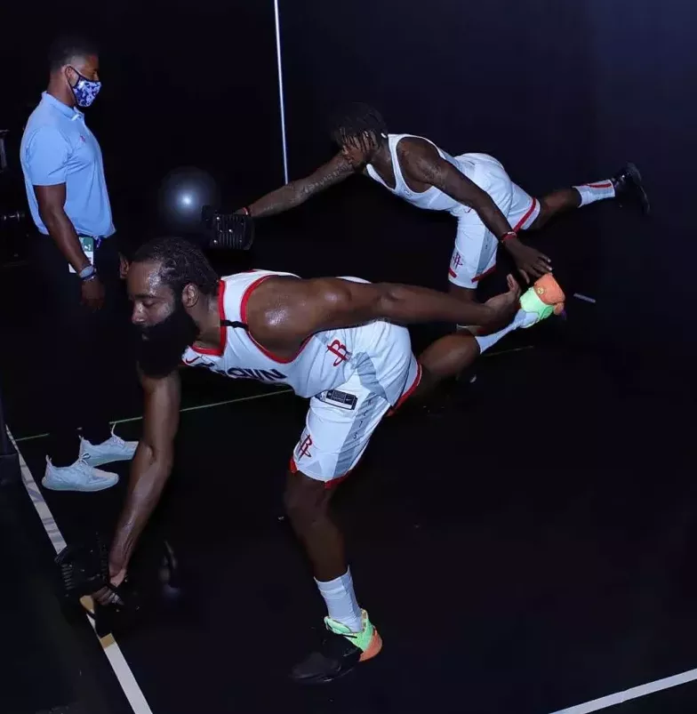 湖人队|湖人差点又翻车！20分算个屁啊，还好有威少！