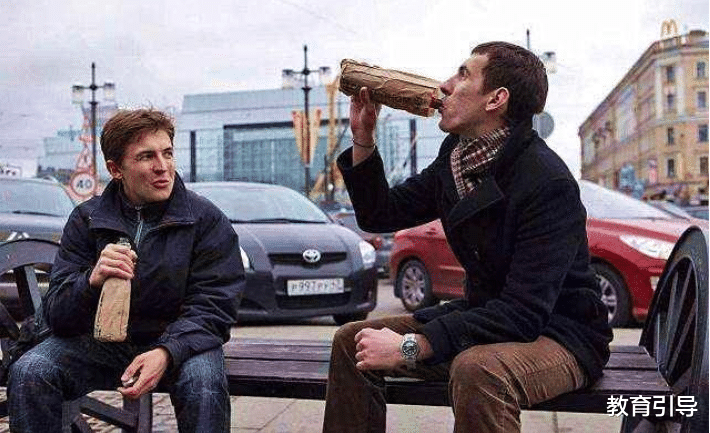 『俄罗斯』?为何很多俄罗斯男性活不过35岁？当地女性直言：他们承受能力太差