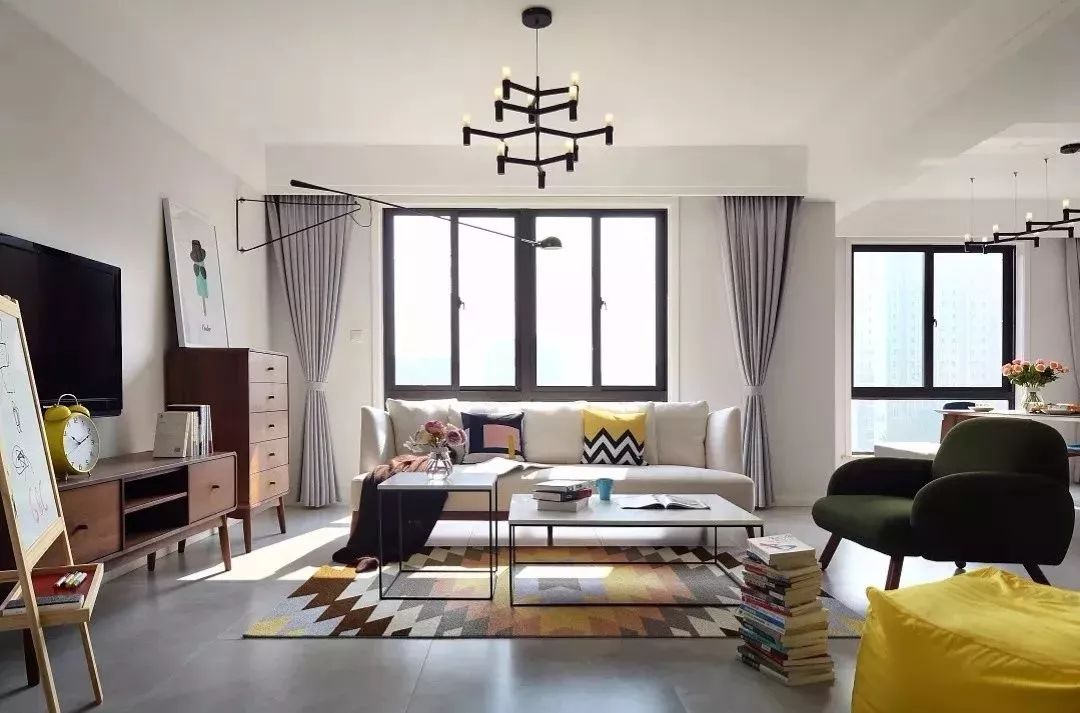 「」现在流行不做吊顶了,这样做省钱又好看实用!太聪明了