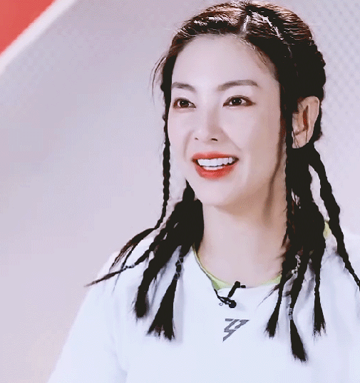 杨幂|杨幂张雨绮相差一岁，同是穿旗袍却仿佛两代人，终于知道减肥的好处